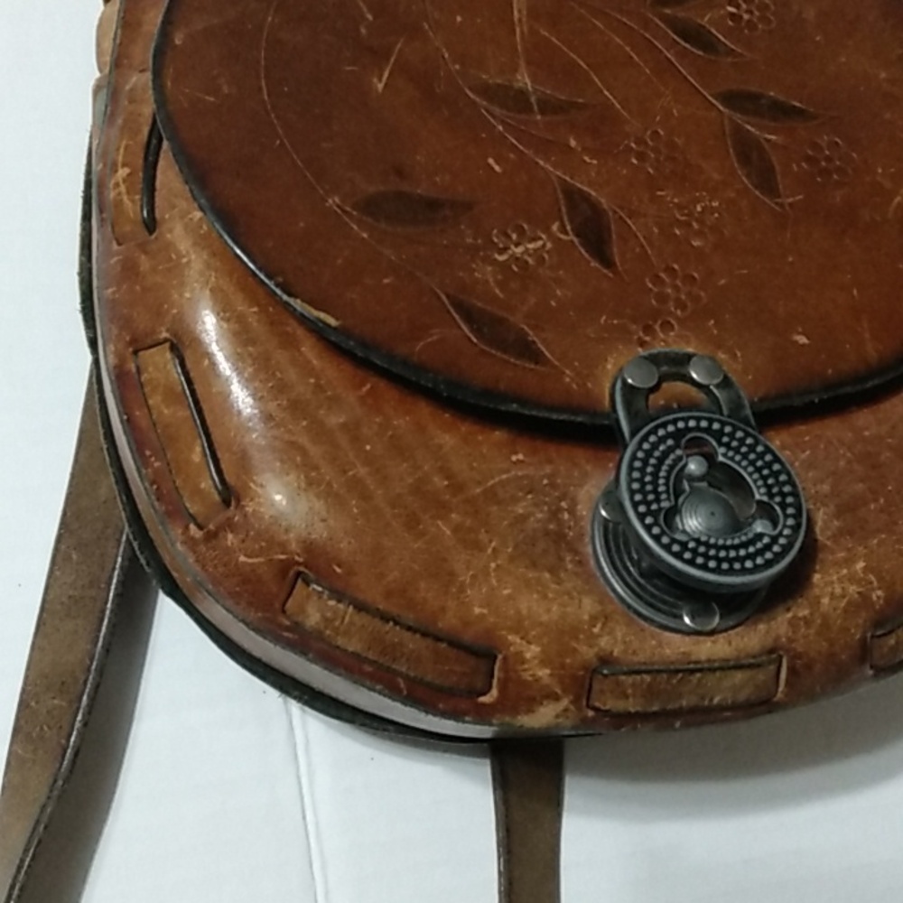 Vtg Hand Tooled Distressed Embossed Leather Purse - Picture 4 of 12